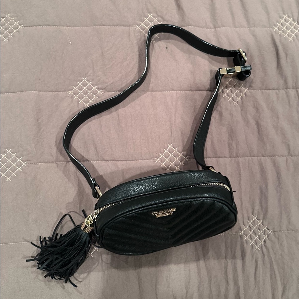 Victoria's Secret Black Chevron Fanny Pack - Picture 2 of 3